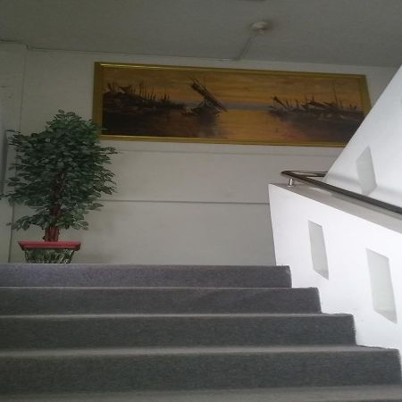 Queen City Hotel Banjarmasin Banjarmasin  Exterior photo