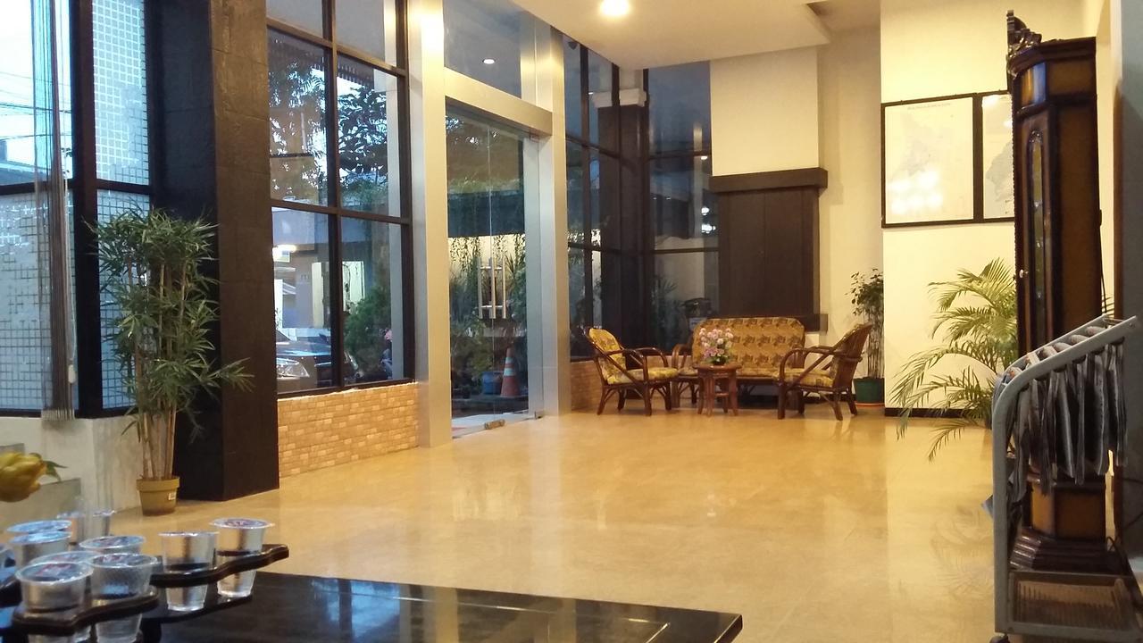 Queen City Hotel Banjarmasin Banjarmasin  Exterior photo